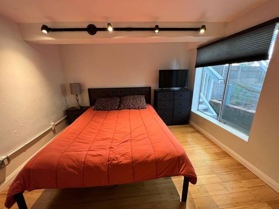 Lower Duplex, Huge Yard, Fenced San Diego