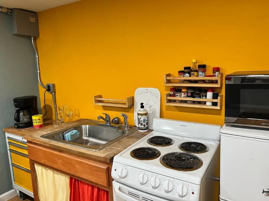 Lower Duplex, Huge Yard, Fenced * San Diego